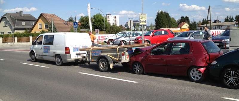Fahrzeugbergung nach Verkehrsunfall auf der B1 Kreuzung Altmanngasse