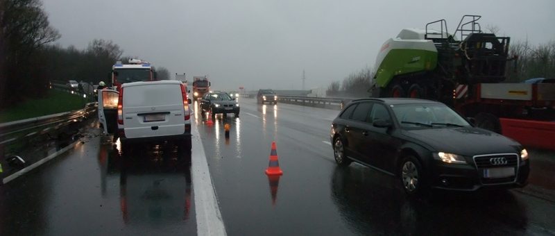 Fahrzeugbergung nach Verkehrsunfall auf der A1 Abfahrt S33