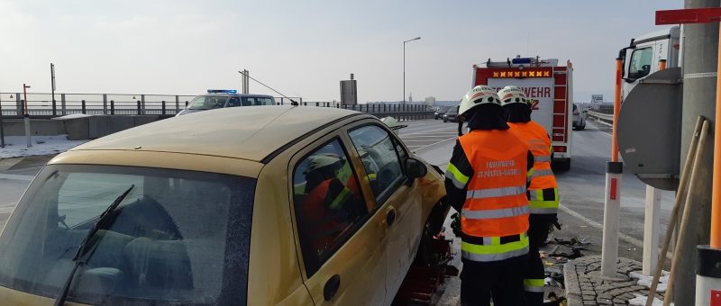Fahrzeugbergungen nach Verkehrsunfall auf der B1a
