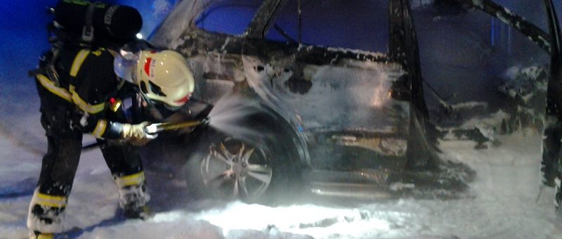 Fahrzeugbrand auf der S33 Abfahrtsrampe