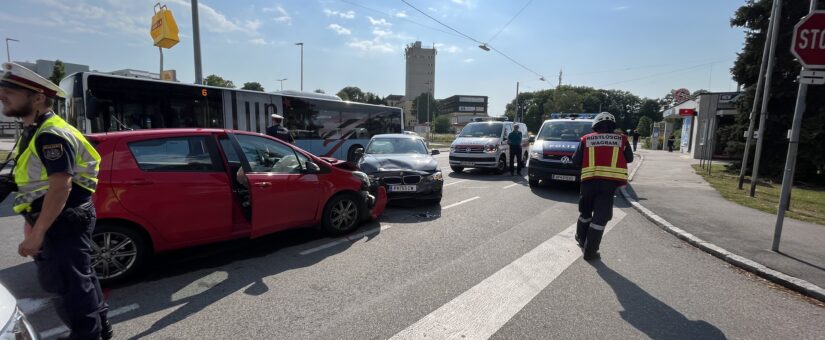 Verkehrsunfall auf der Kreuzung Unterwagramer Straße/Purkersdorfer Straße
