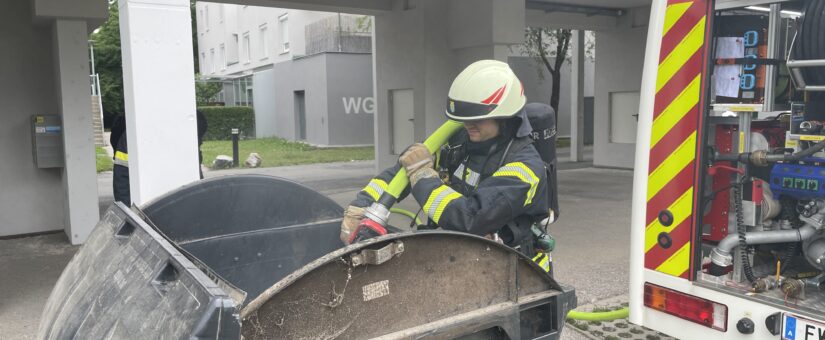Müllbehälterbrand in Wohnhausanlage in St. Pölten-Wagram
