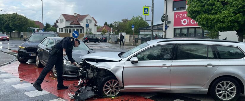2 Verletzte nach Frontalcrash in St. Pölten-Wagram