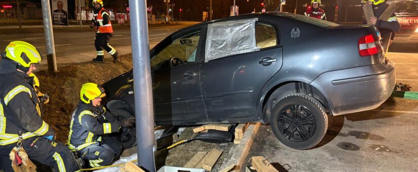 PKW Bergung: Fahrzeug im Graben