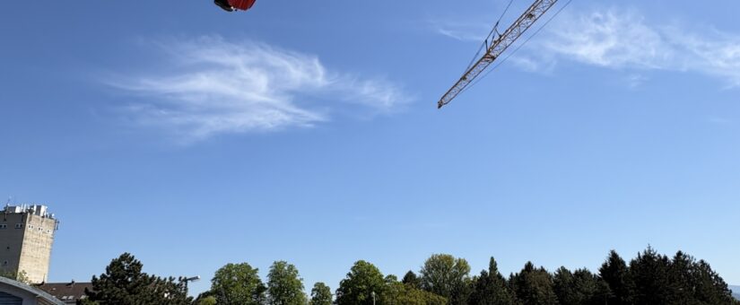 Feuerwehr St. Pölten-Wagram rettet verletzten Bauarbeiter mittels Baukran