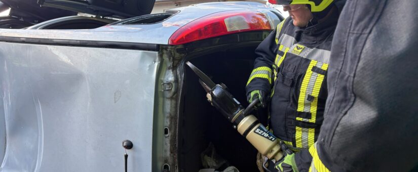 Abarbeiten von Verkehrsunfällen mit eingeklemmter Person